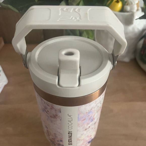 Stanley Floral Tumbler Flip Top 30oz - Picture 2 of 3